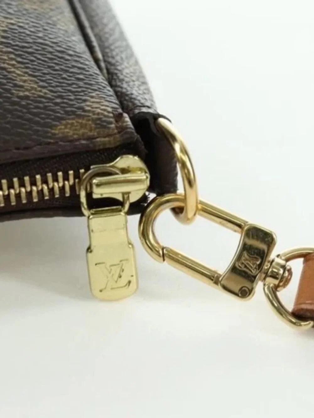 LOUIS VUITTON Monogram Pochette Accessoires Pouch M51980 LV Auth LNZ344V